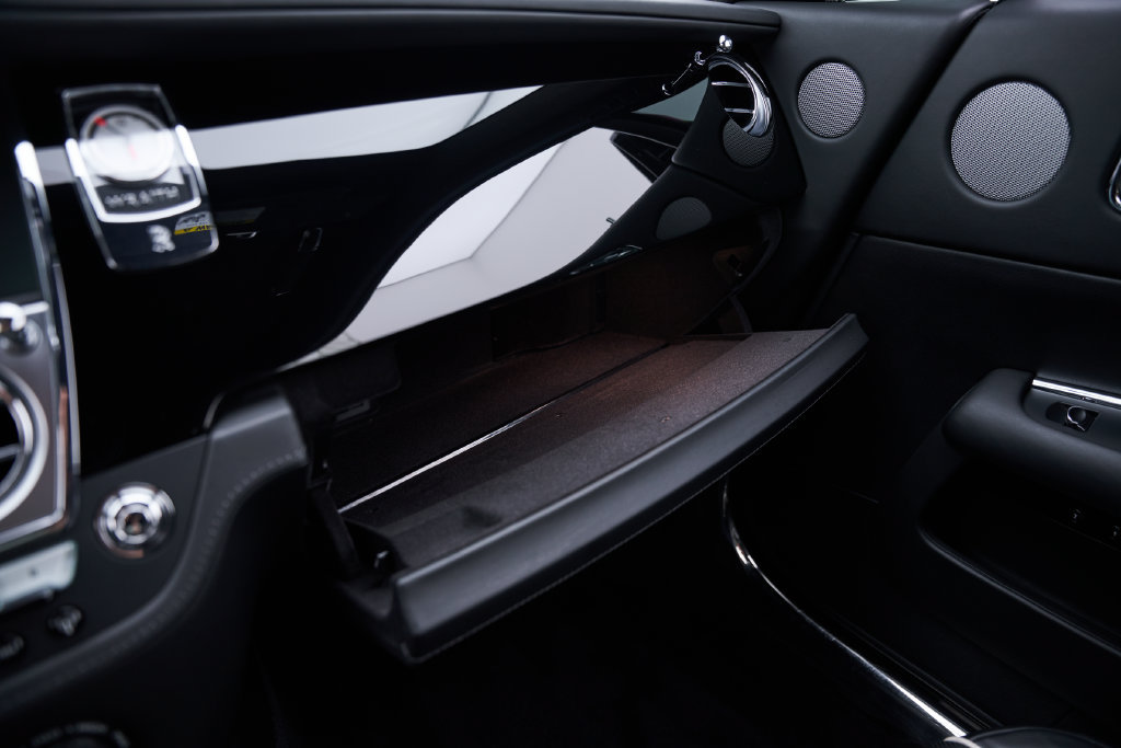 Used 2015 Rolls-Royce Wraith RWD image 76