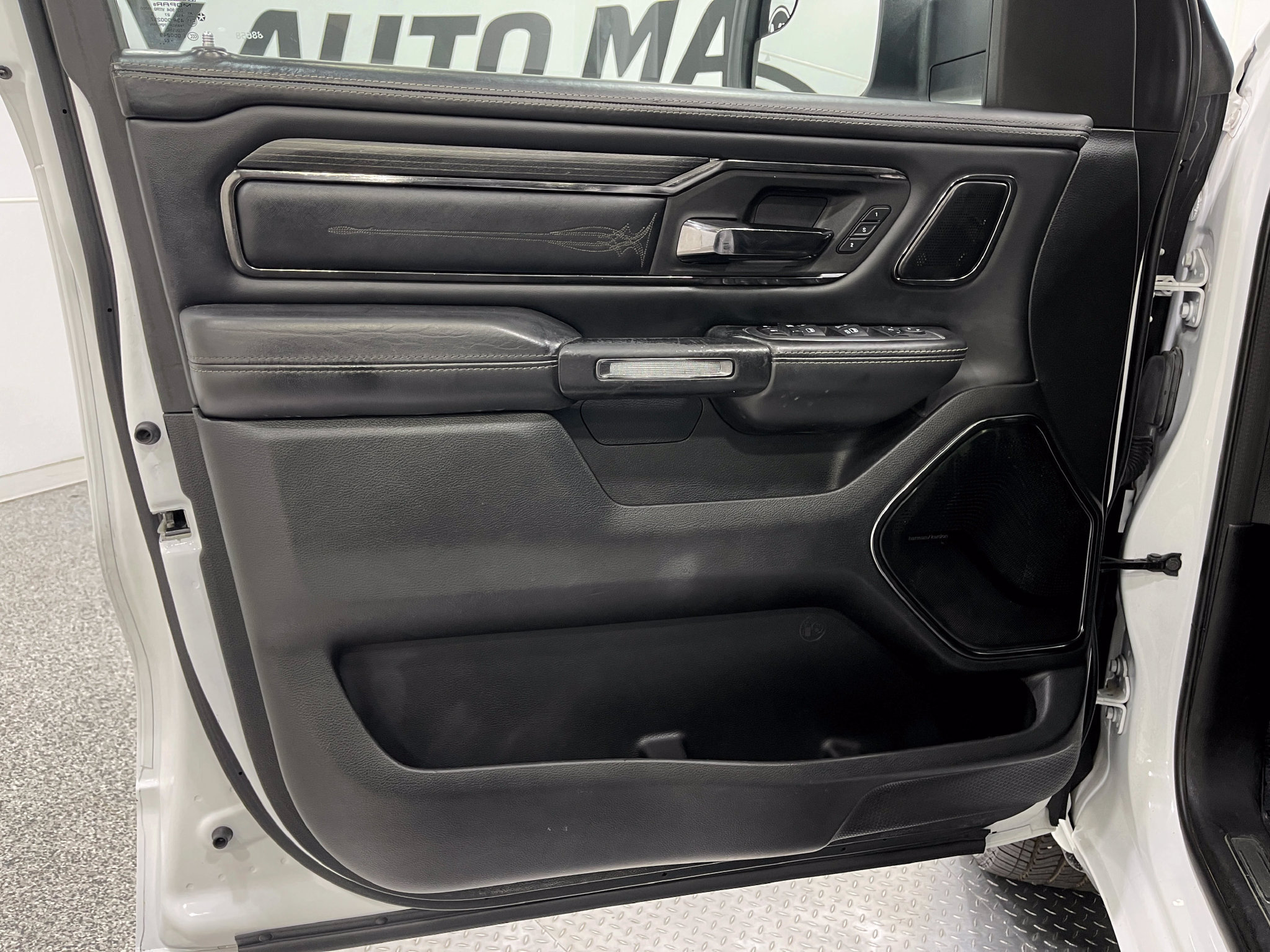 Used 2022 RAM 1500 Limited AWD/4WD image 14