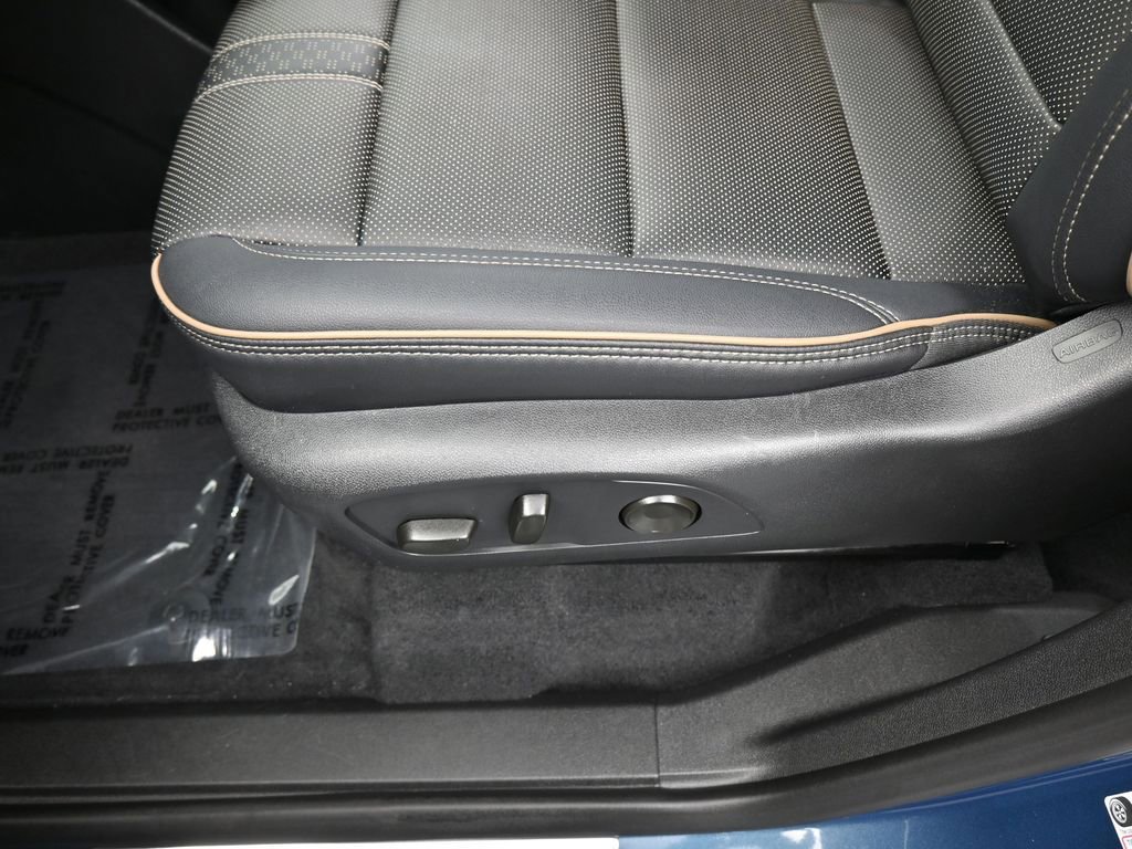 Used 2025 Chevrolet Traverse High Country image 16