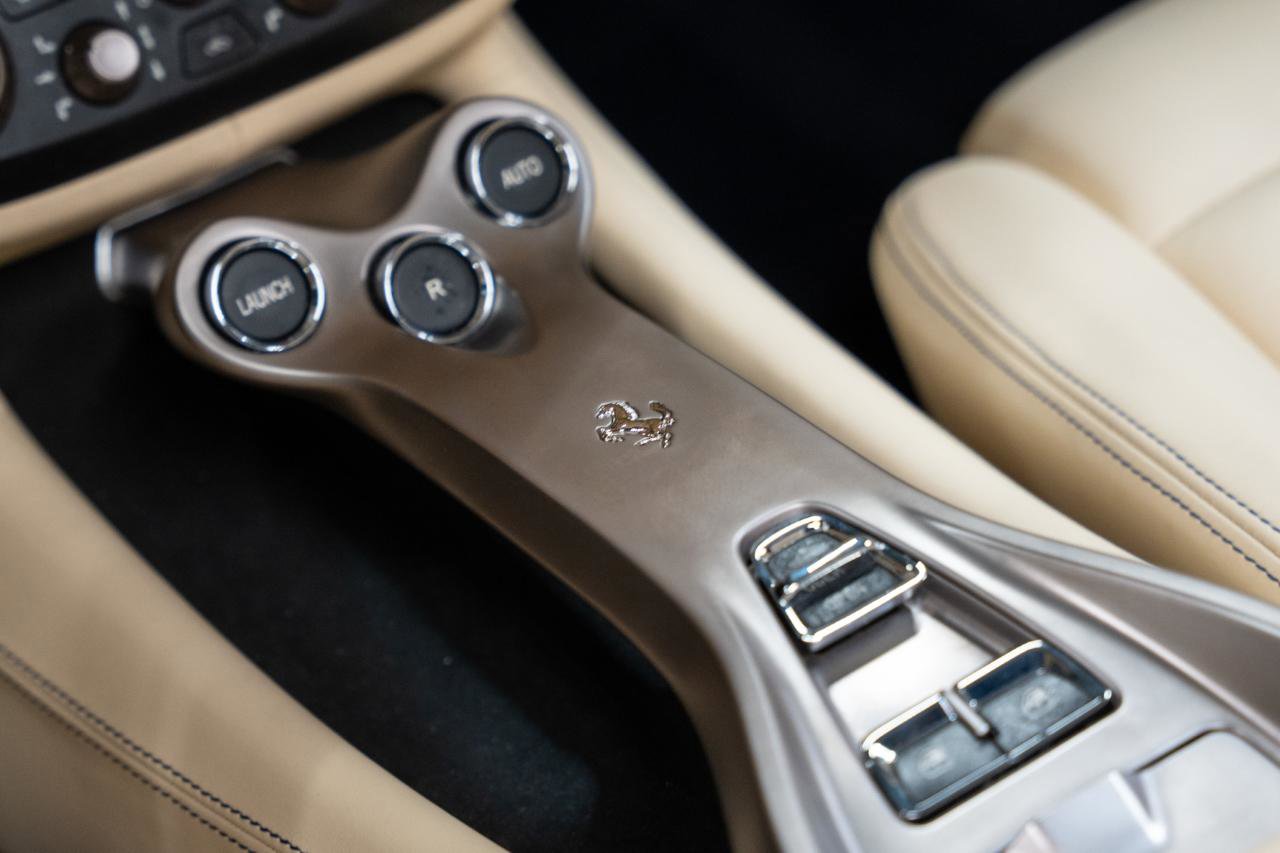 Used 2010 Ferrari California RWD image 60