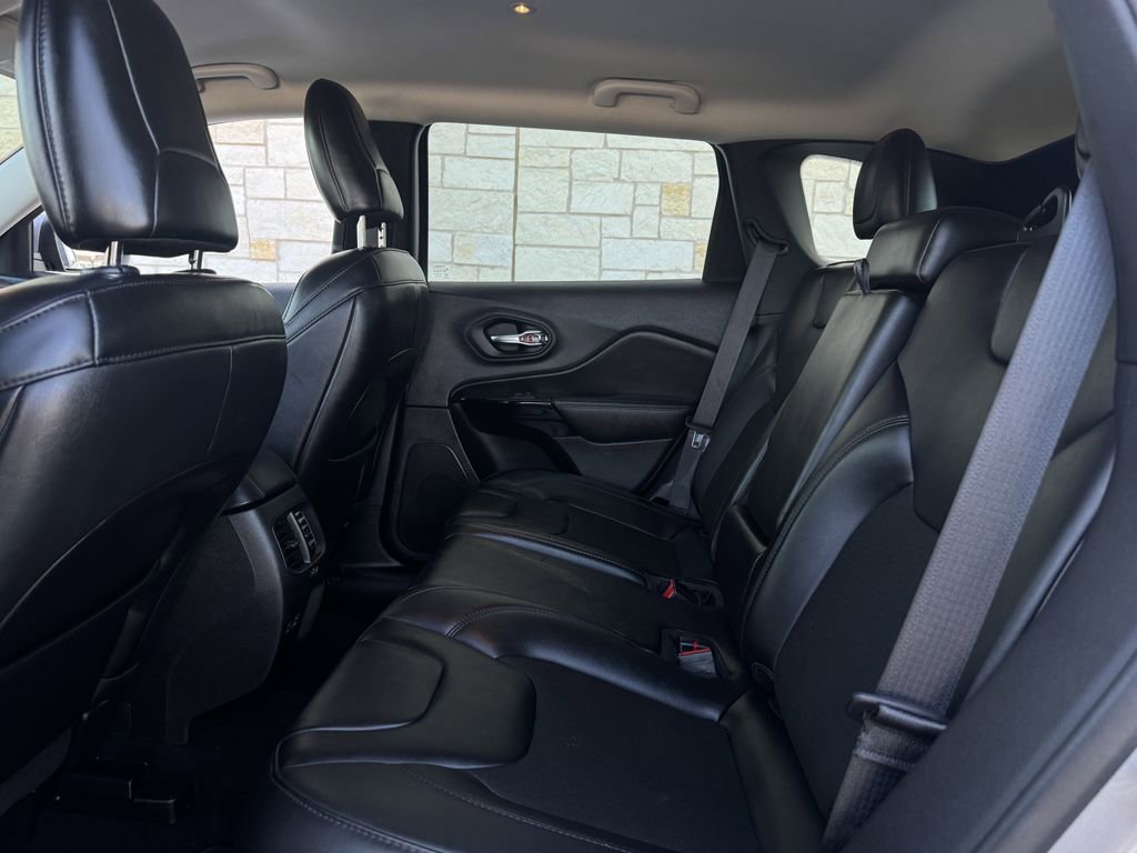 Used 2021 Jeep Cherokee Latitude Plus FWD image 26