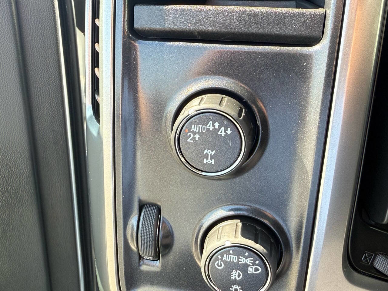 Used 2018 Chevrolet Silverado 1500 LT w/ LT Eassist Package image 12