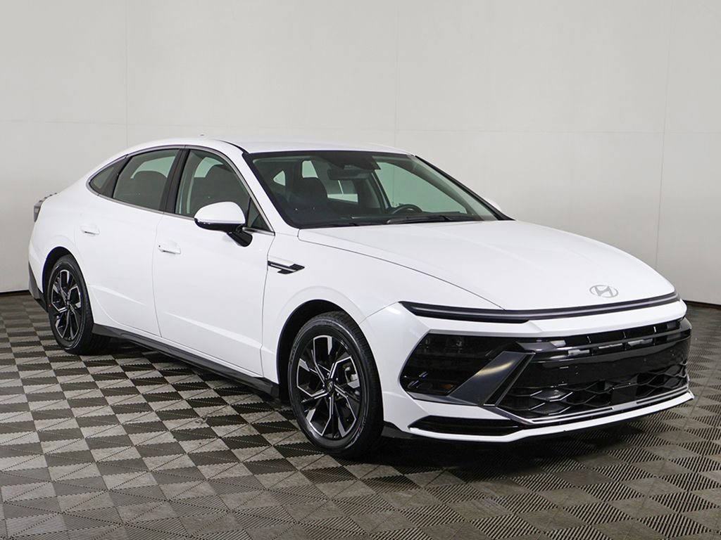 Used 2025 Hyundai Sonata SEL FWD image 2