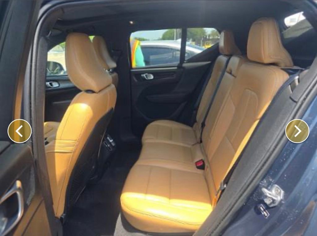 Used 2021 Volvo XC40 T4 Inscription FWD image 10
