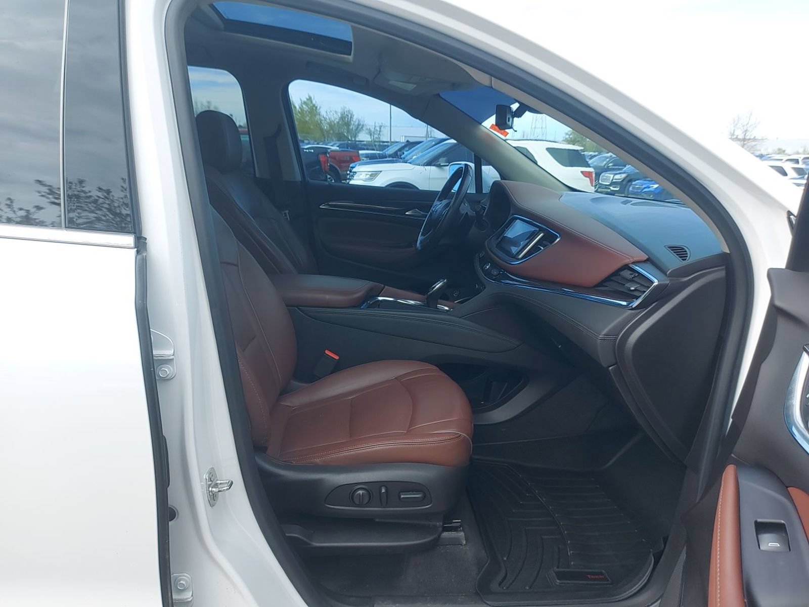 Used 2018 Buick Enclave Avenir w/ Avenir Technology Package AWD/4WD image 8