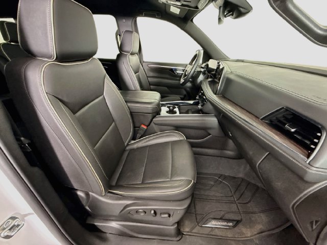 Used 2025 Chevrolet Tahoe Premier AWD/4WD image 30