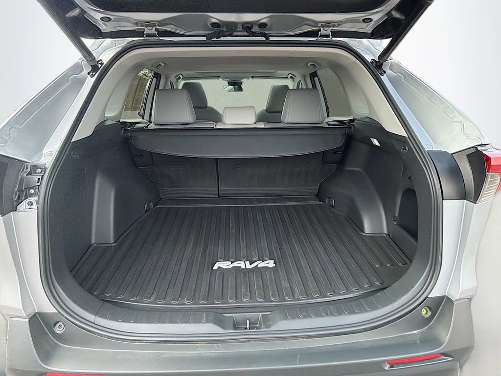 Used 2022 Toyota RAV4 XLE Premium image 25