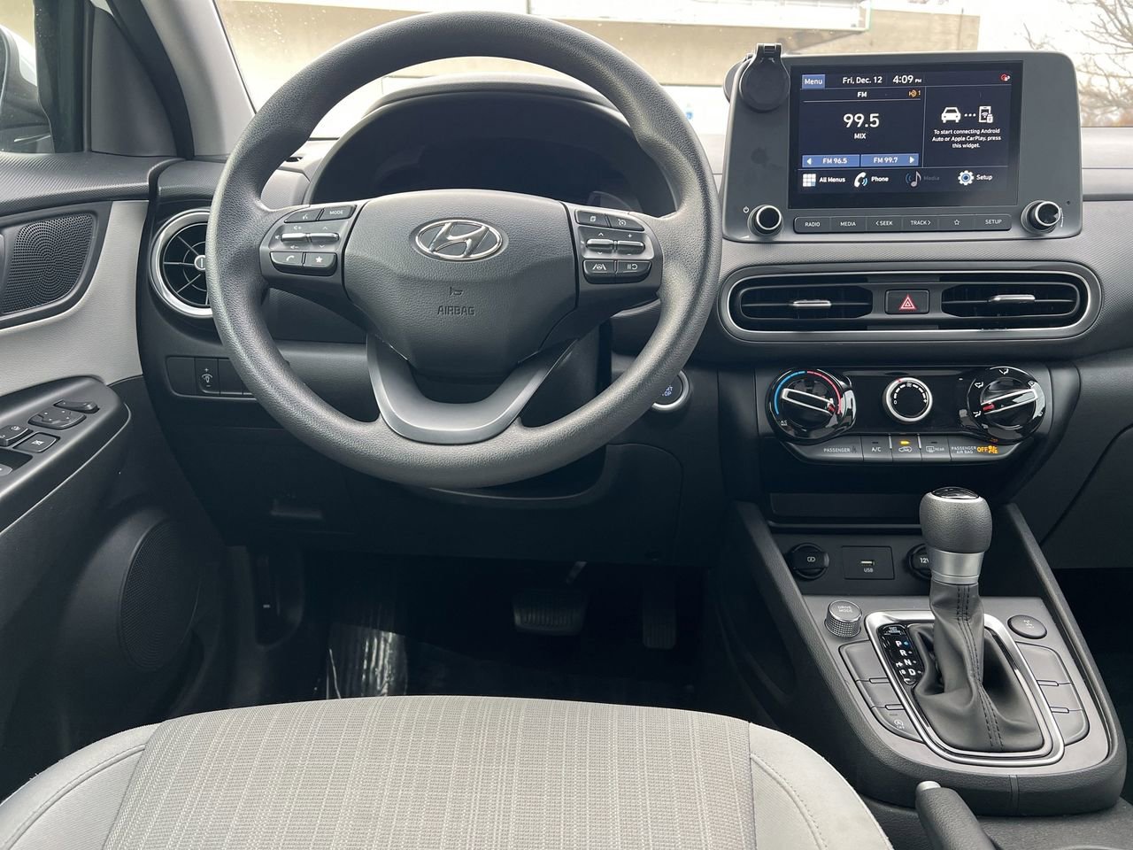 Used 2023 Hyundai Kona SEL image 2