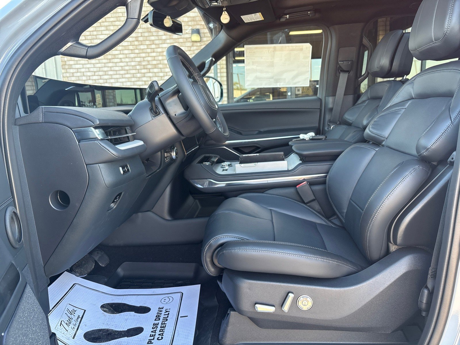 New 2025 Lincoln Navigator Reserve image 3
