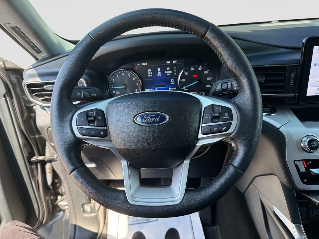 Used 2023 Ford Explorer XLT w/ Equipment Group 202A AWD/4WD image 33