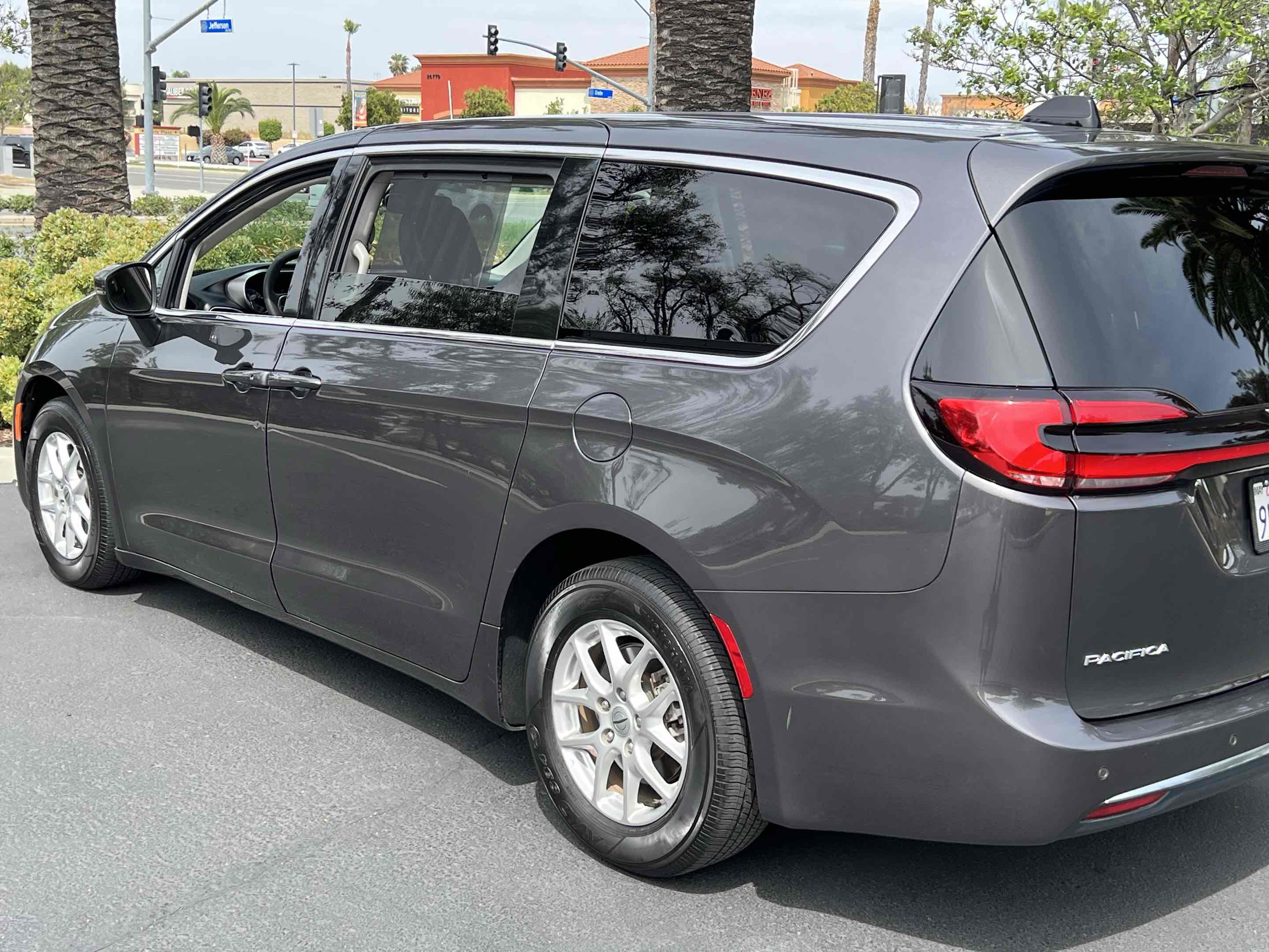 Used 2023 Chrysler Pacifica Touring-L image 47