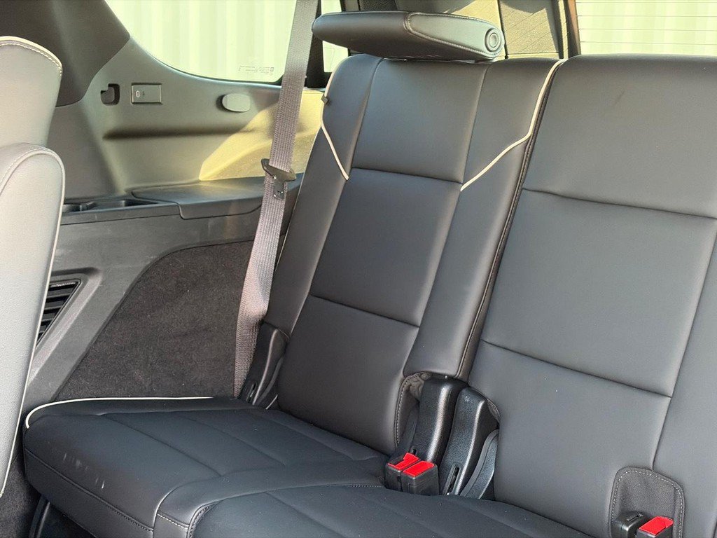 Used 2023 Cadillac Escalade Premium Luxury AWD/4WD image 20
