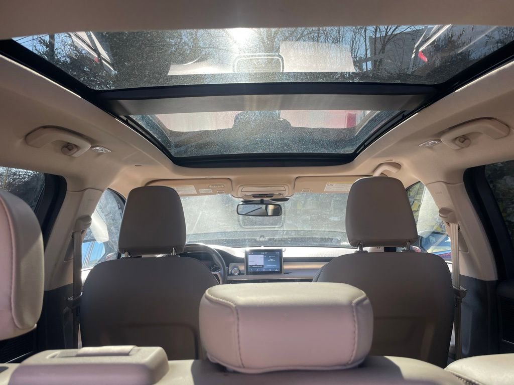 Used 2022 Lincoln Corsair AWD w/ Premium Package image 12