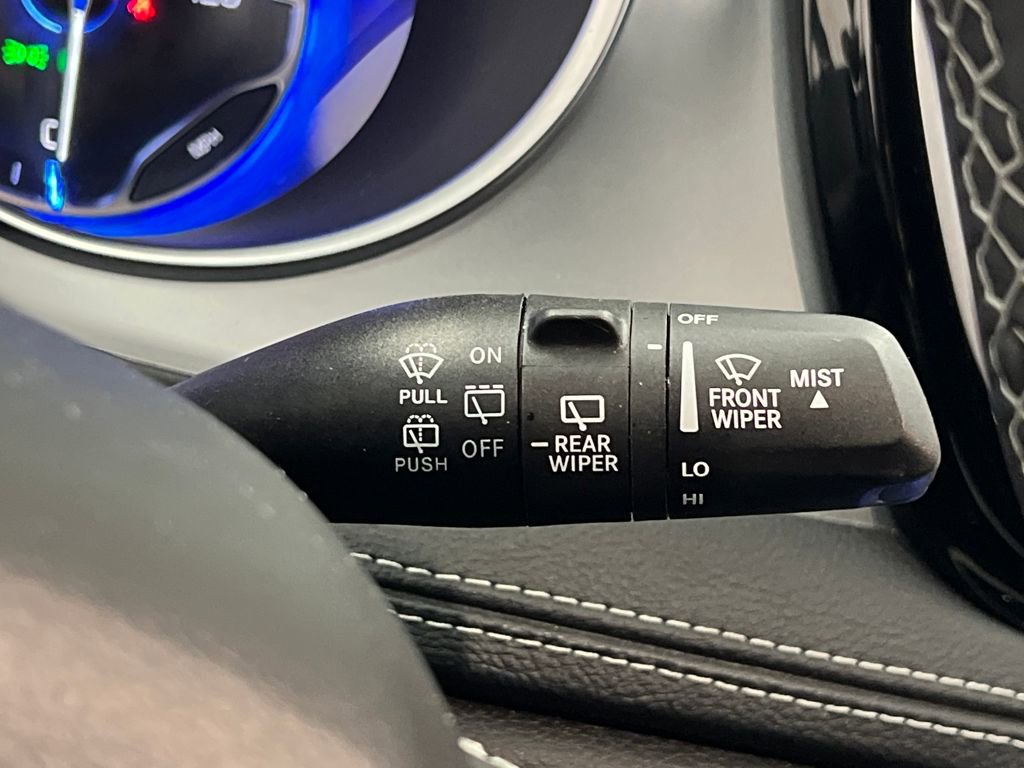 Used 2025 Chrysler Pacifica Limited image 59