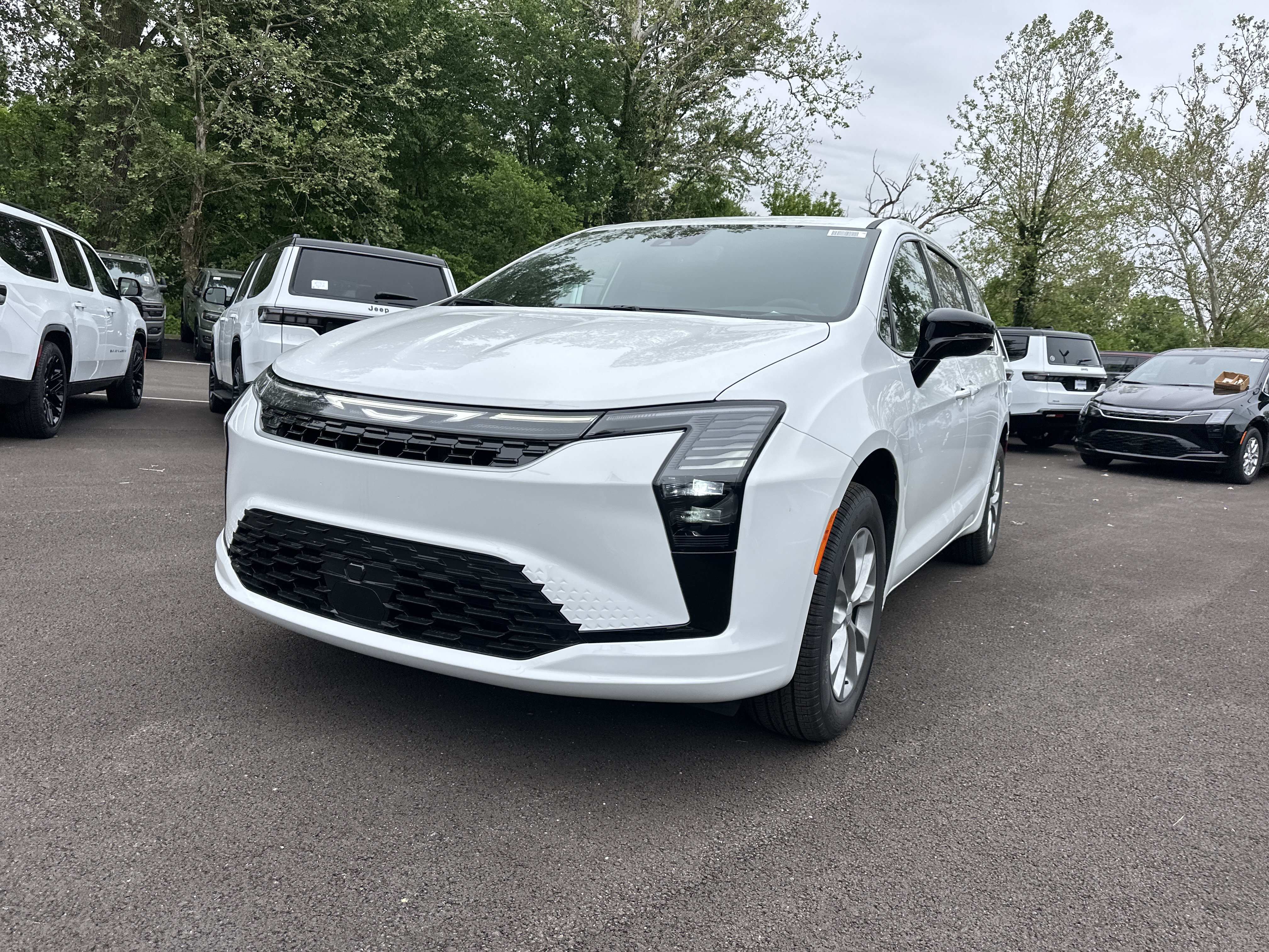 New 2027 Chrysler Pacifica Select AWD/4WD image 21