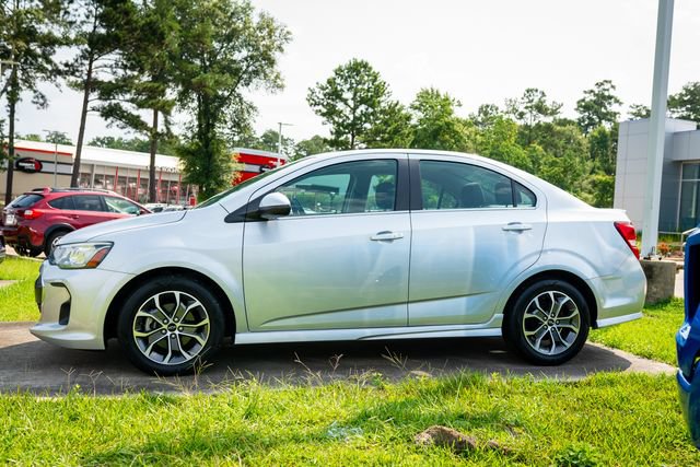 Used 2018 Chevrolet Sonic LT w/ Convenience Package FWD image 2