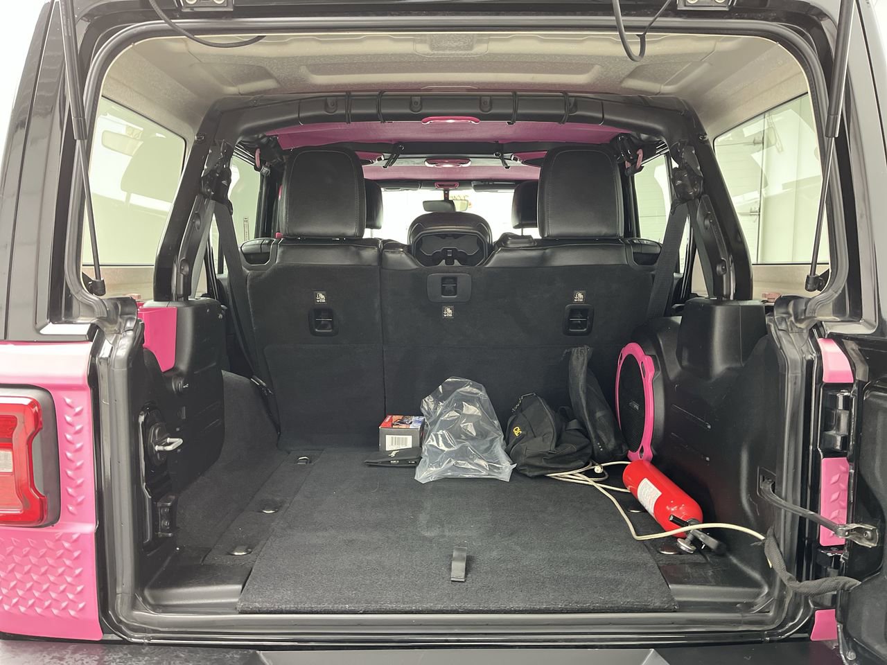 Used 2018 Jeep Wrangler Unlimited Sahara image 26