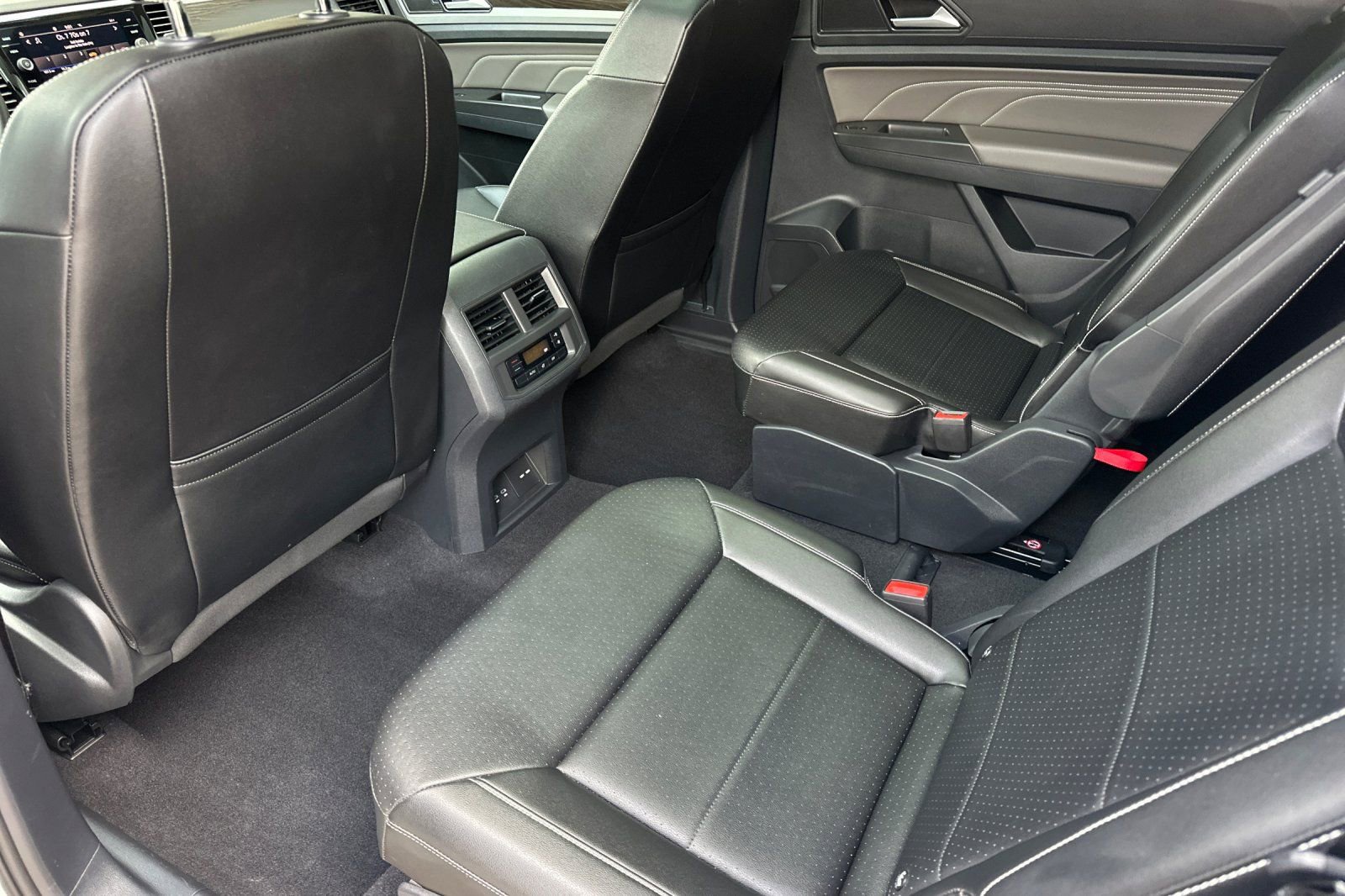 Used 2023 Volkswagen Atlas SE w/ Panoramic Sunroof Package FWD image 12