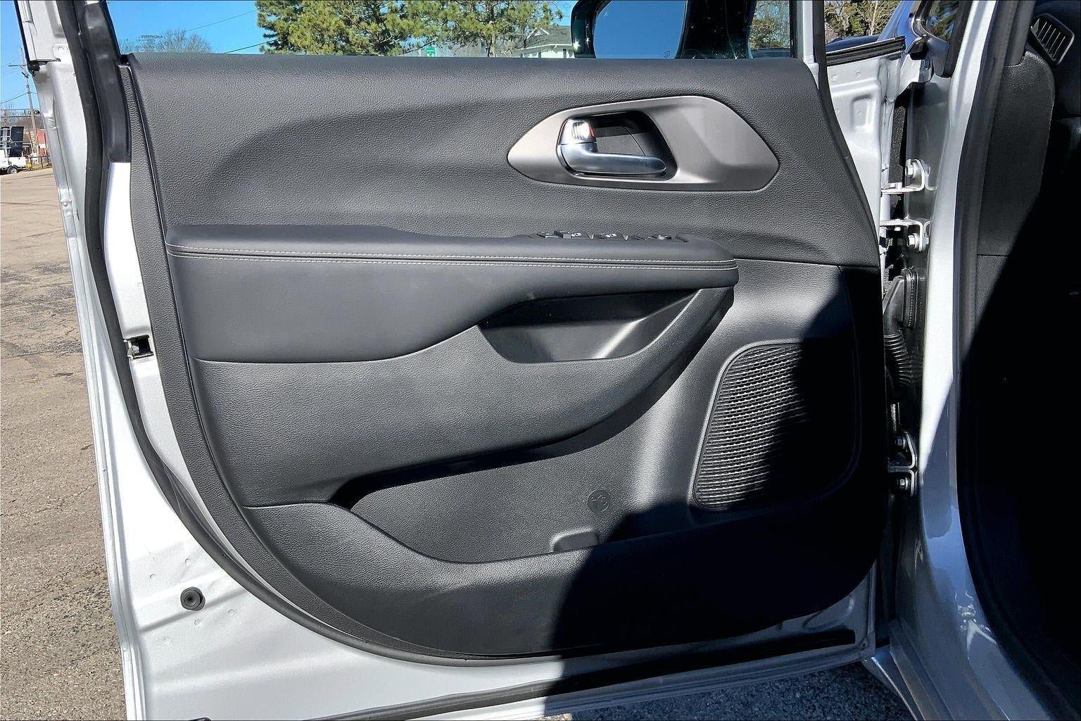 New 2026 Chrysler Voyager LX FWD image 18