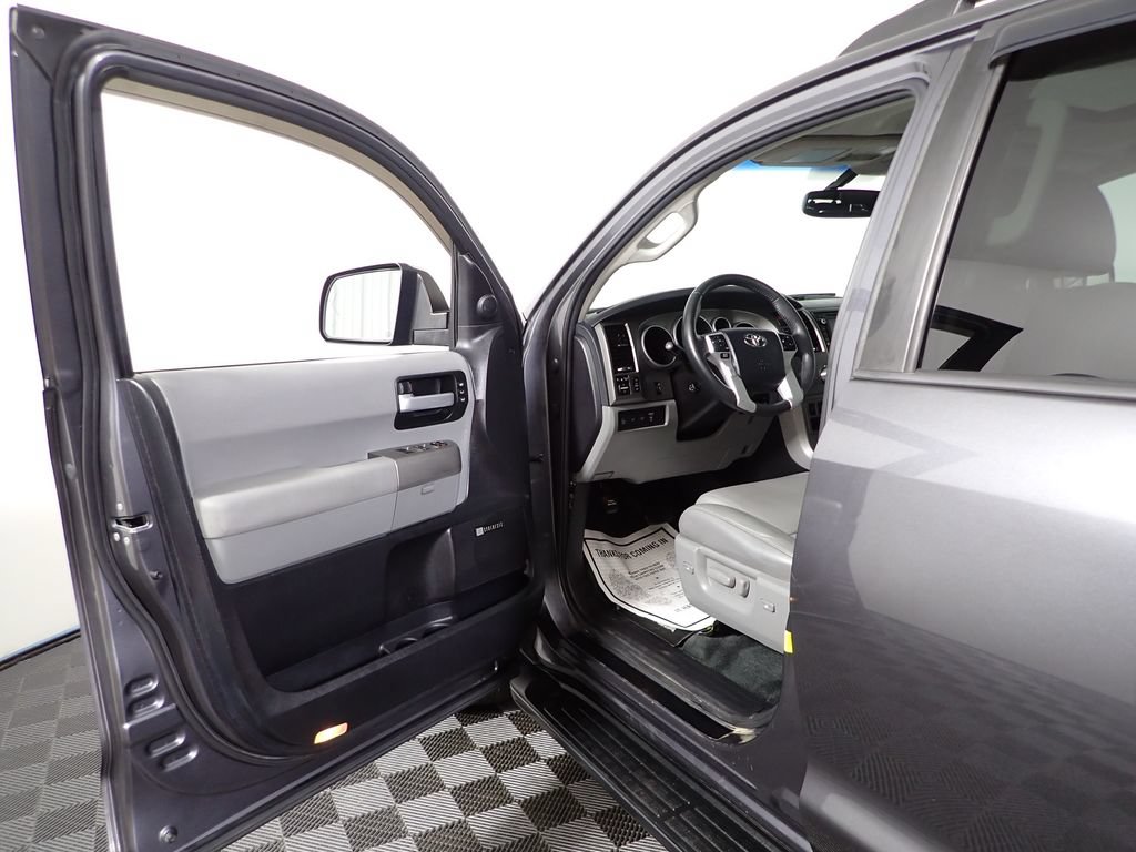 Used 2017 Toyota Sequoia Limited w/ Safety & Convenience Package AWD/4WD image 24