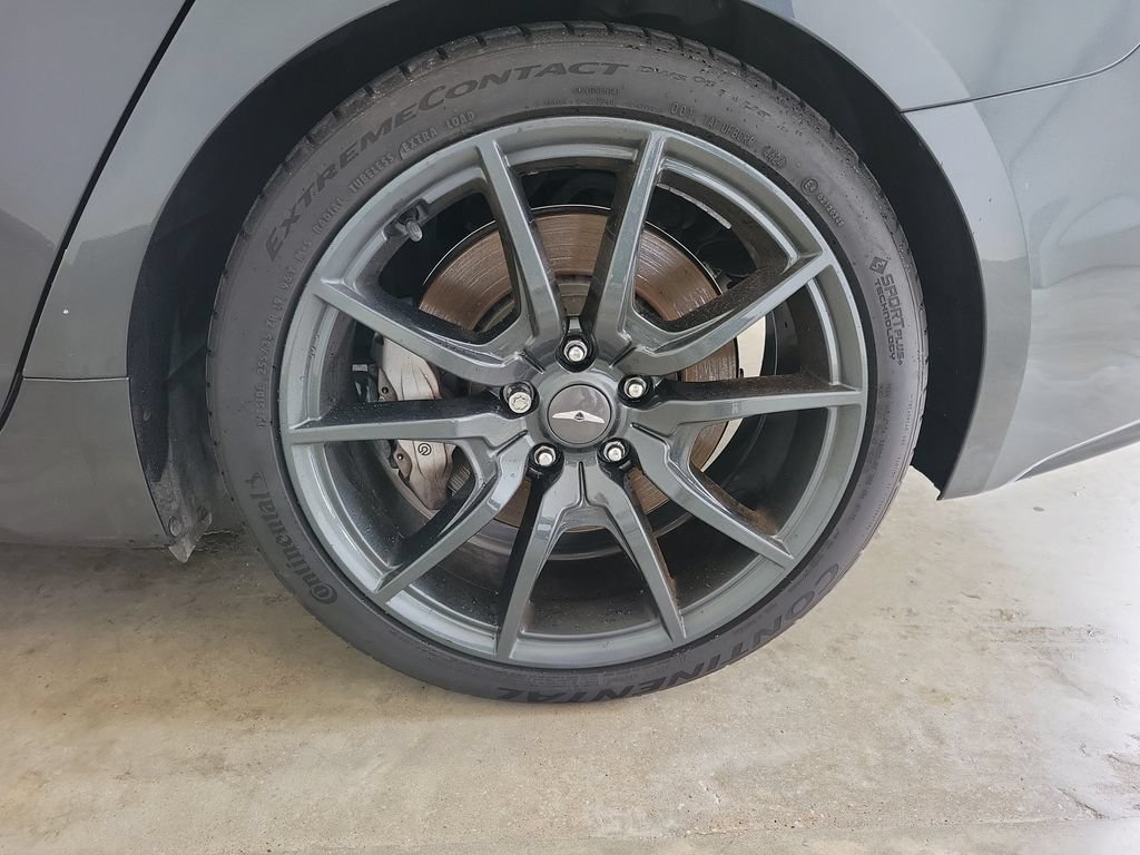 Used 2019 Genesis G70 3.3T Design RWD image 9