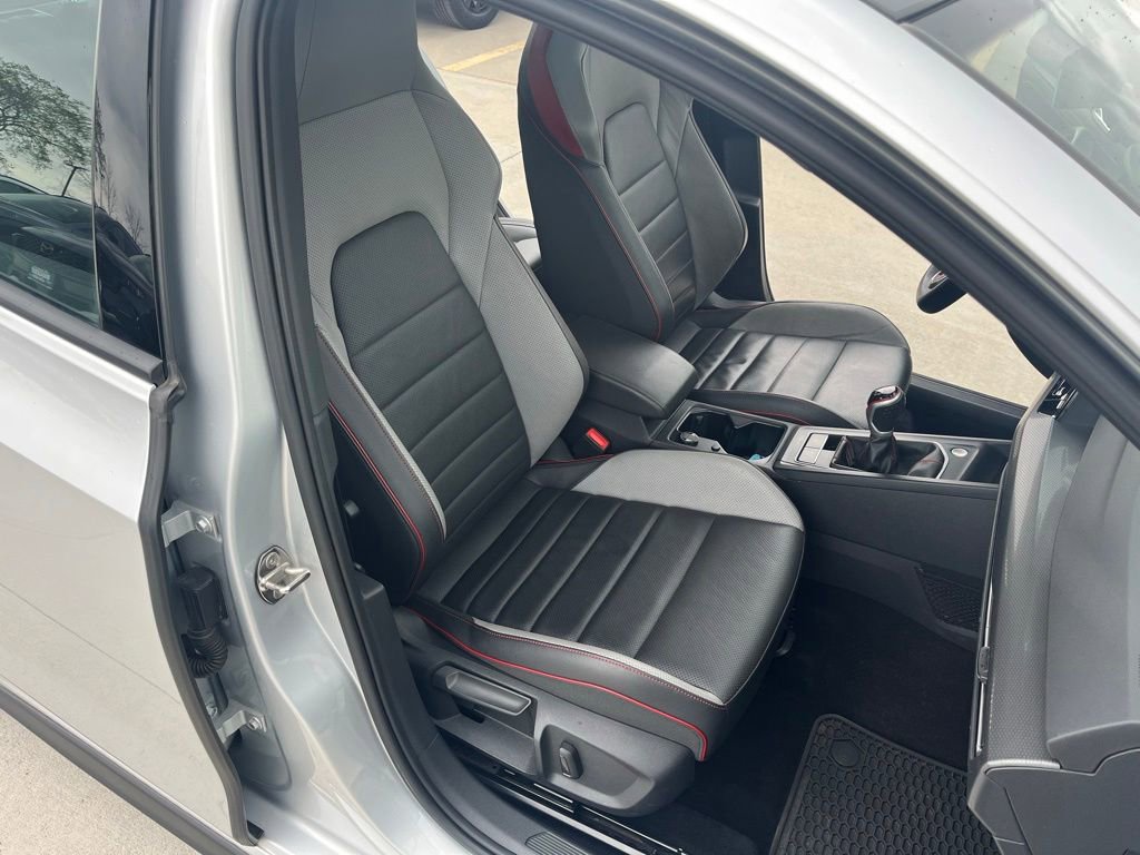 Used 2022 Volkswagen GTI SE FWD image 17