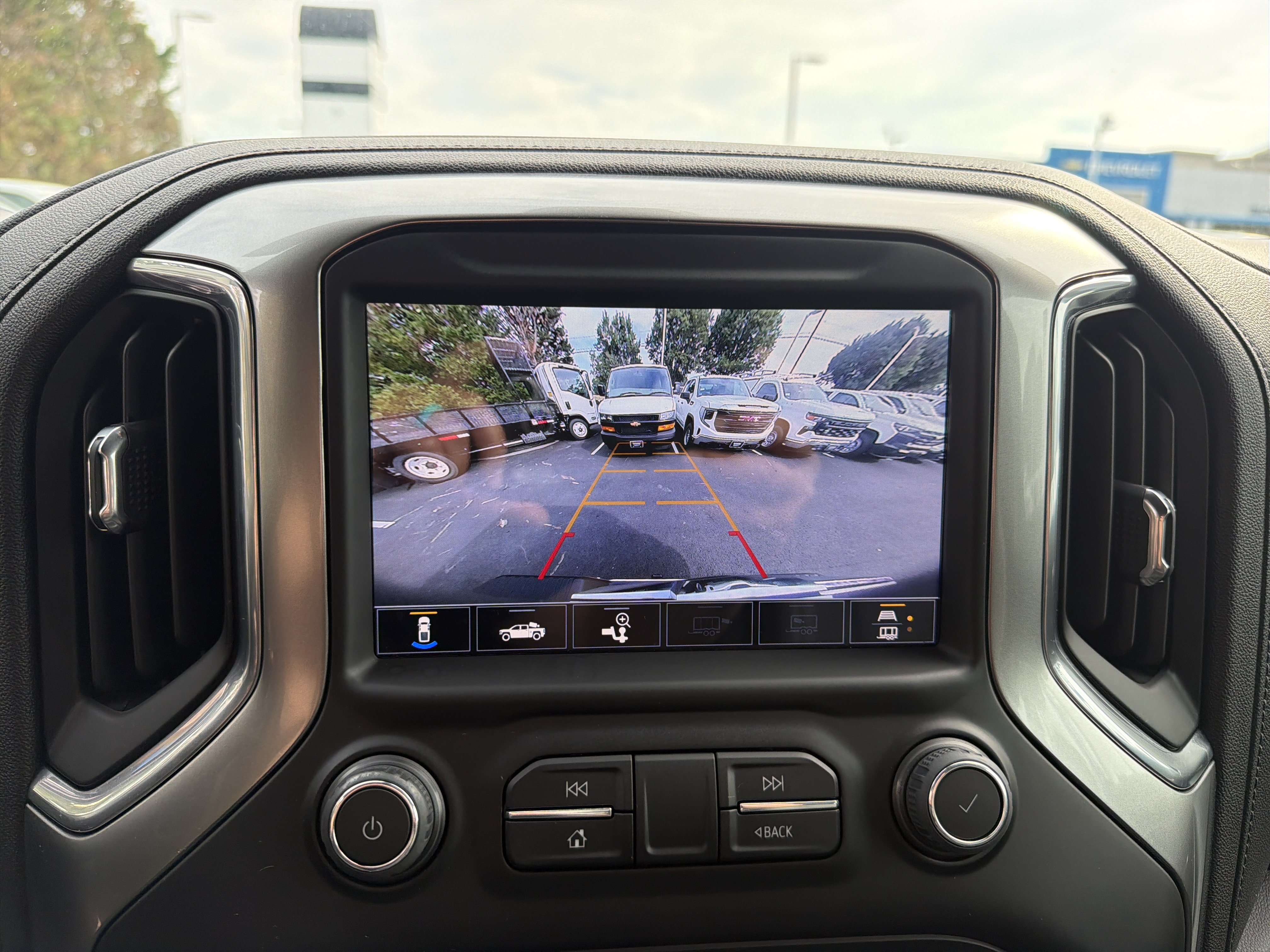 Used 2022 Chevrolet Silverado 1500 LTZ w/ LTZ Premium Package AWD/4WD image 25
