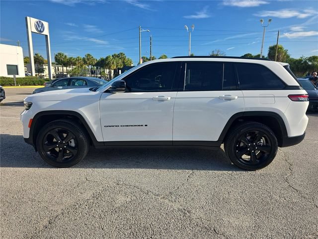 Used 2025 Jeep Grand Cherokee Limited w/ Black Appearance Package RWD image 6