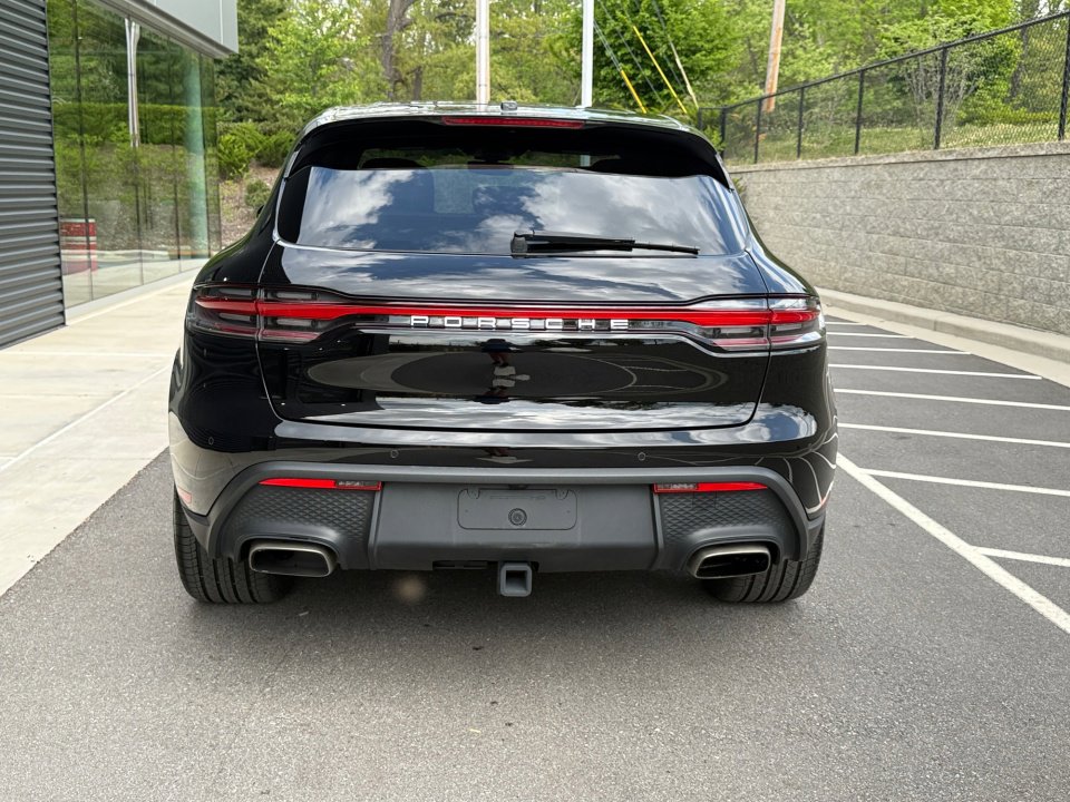Certified 2024 Porsche Macan image 6