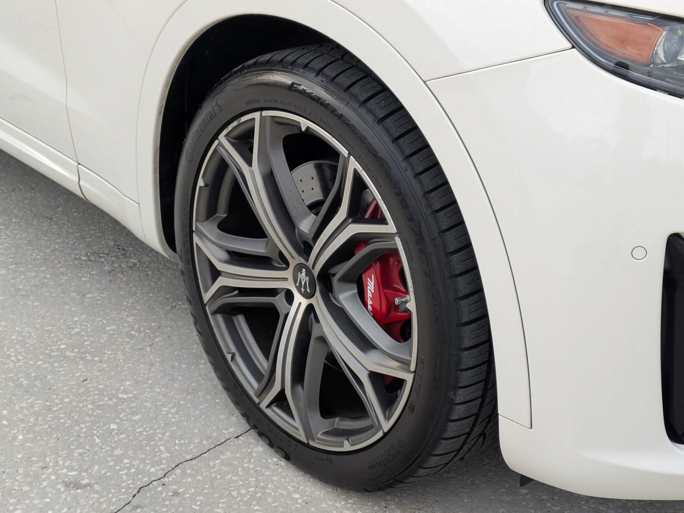 Used 2019 Maserati Levante GTS AWD/4WD image 6