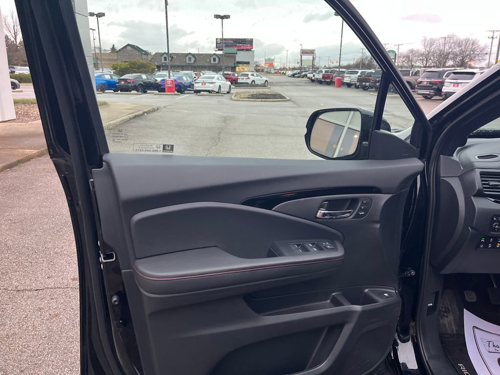 Used 2024 Honda Ridgeline Black Edition image 11