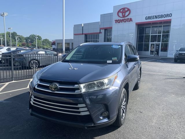 Used 2018 Toyota Highlander XLE AWD/4WD video 1