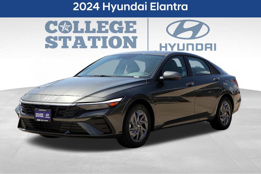 Used 2024 Hyundai Elantra SEL image 3