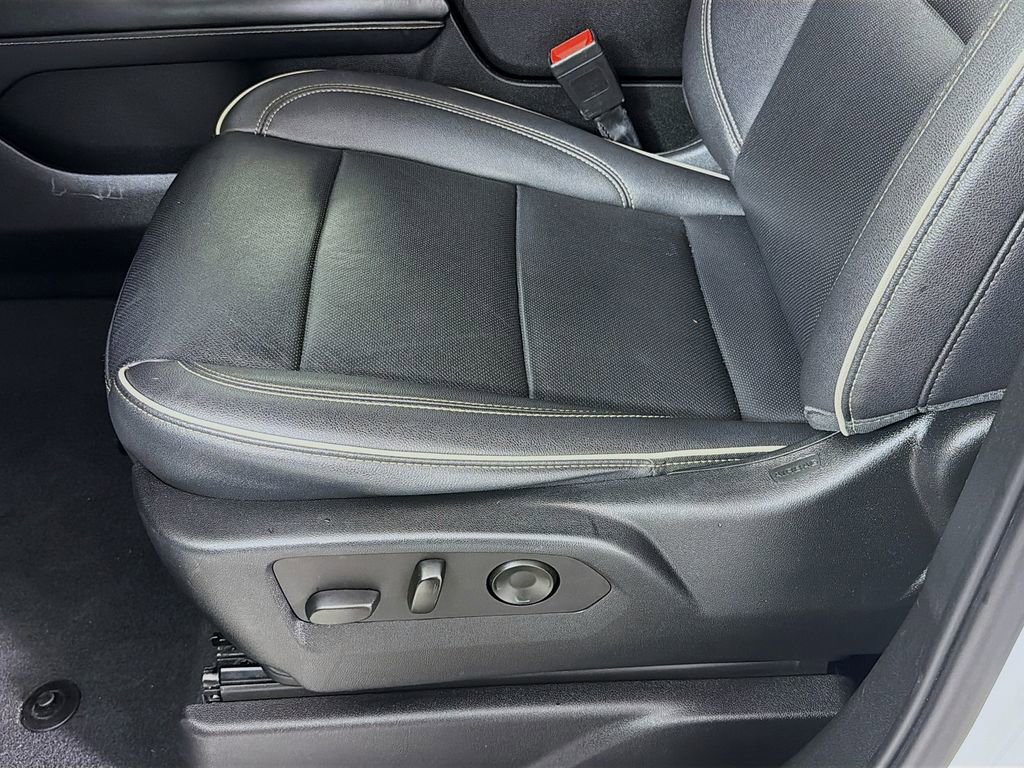 Used 2023 Chevrolet Suburban Premier RWD image 23