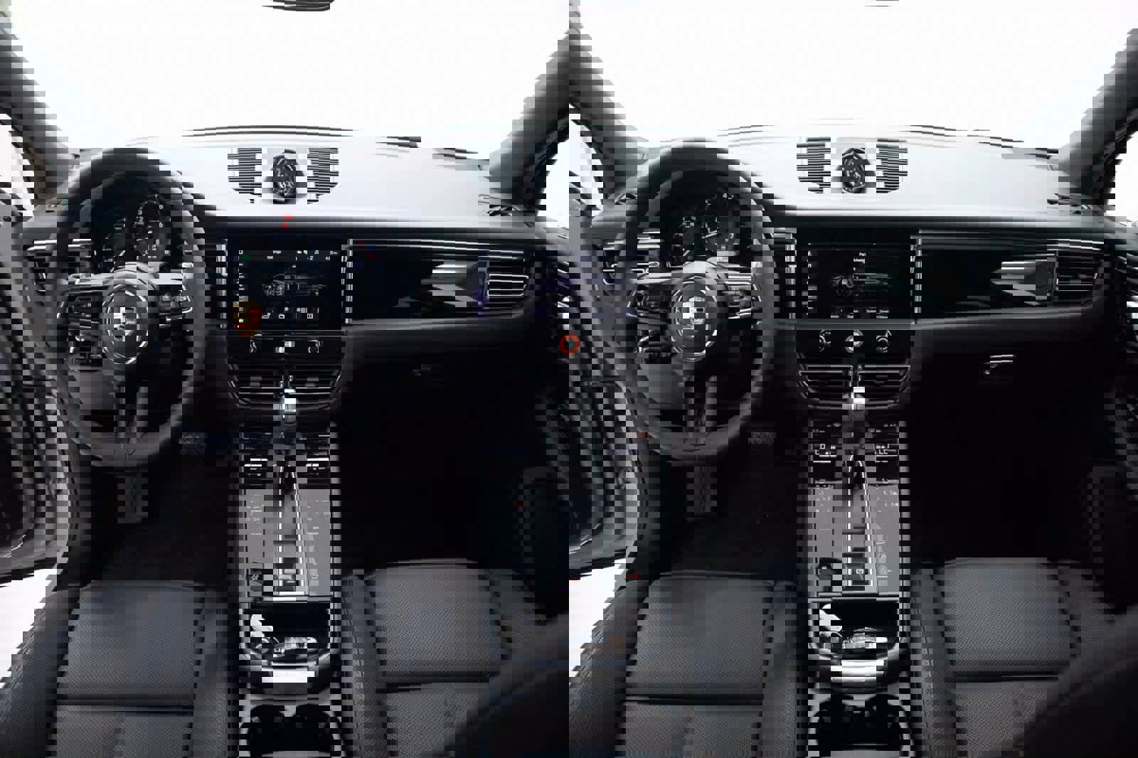 Certified 2025 Porsche Macan image 13