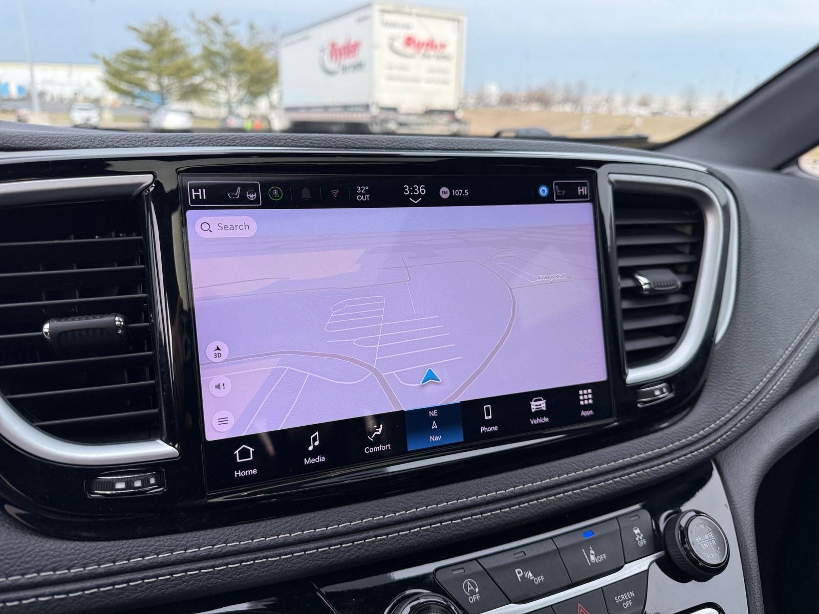 Used 2025 Chrysler Pacifica Limited image 20