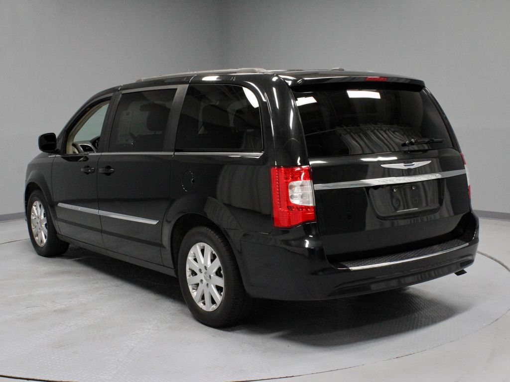 Used 2016 Chrysler Town & Country Touring FWD image 8