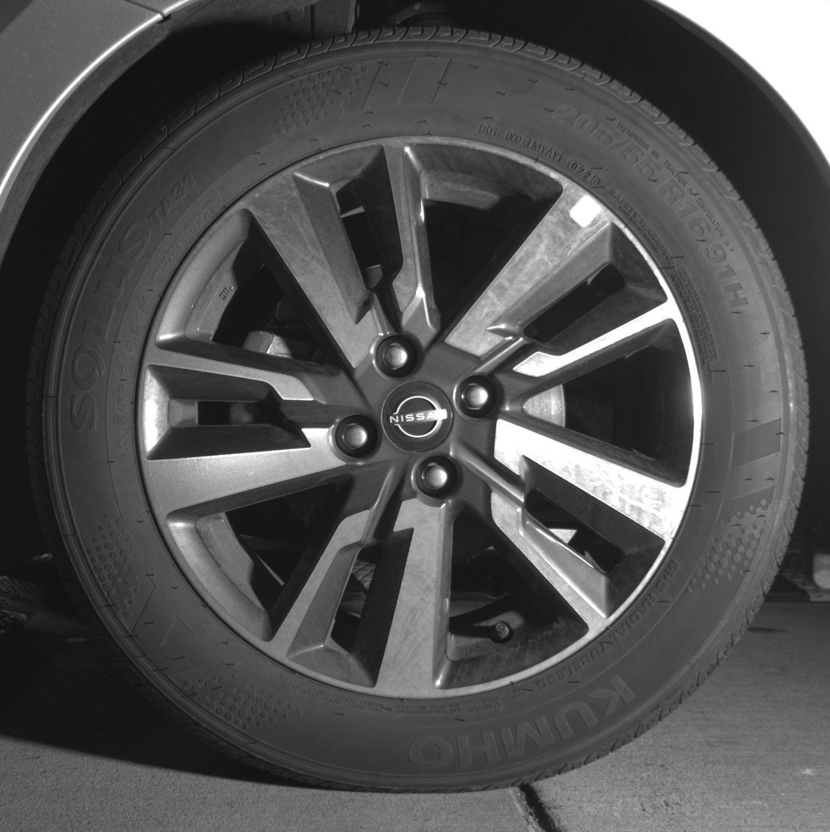 Used 2025 Nissan Versa SV image 12