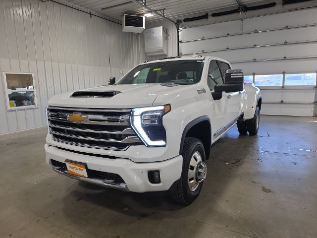 Used 2024 Chevrolet Silverado 3500 High Country w/ Technology Package AWD/4WD image 4