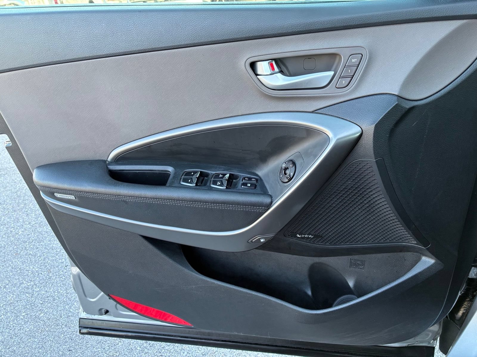Used 2017 Hyundai Santa Fe Limited FWD image 10