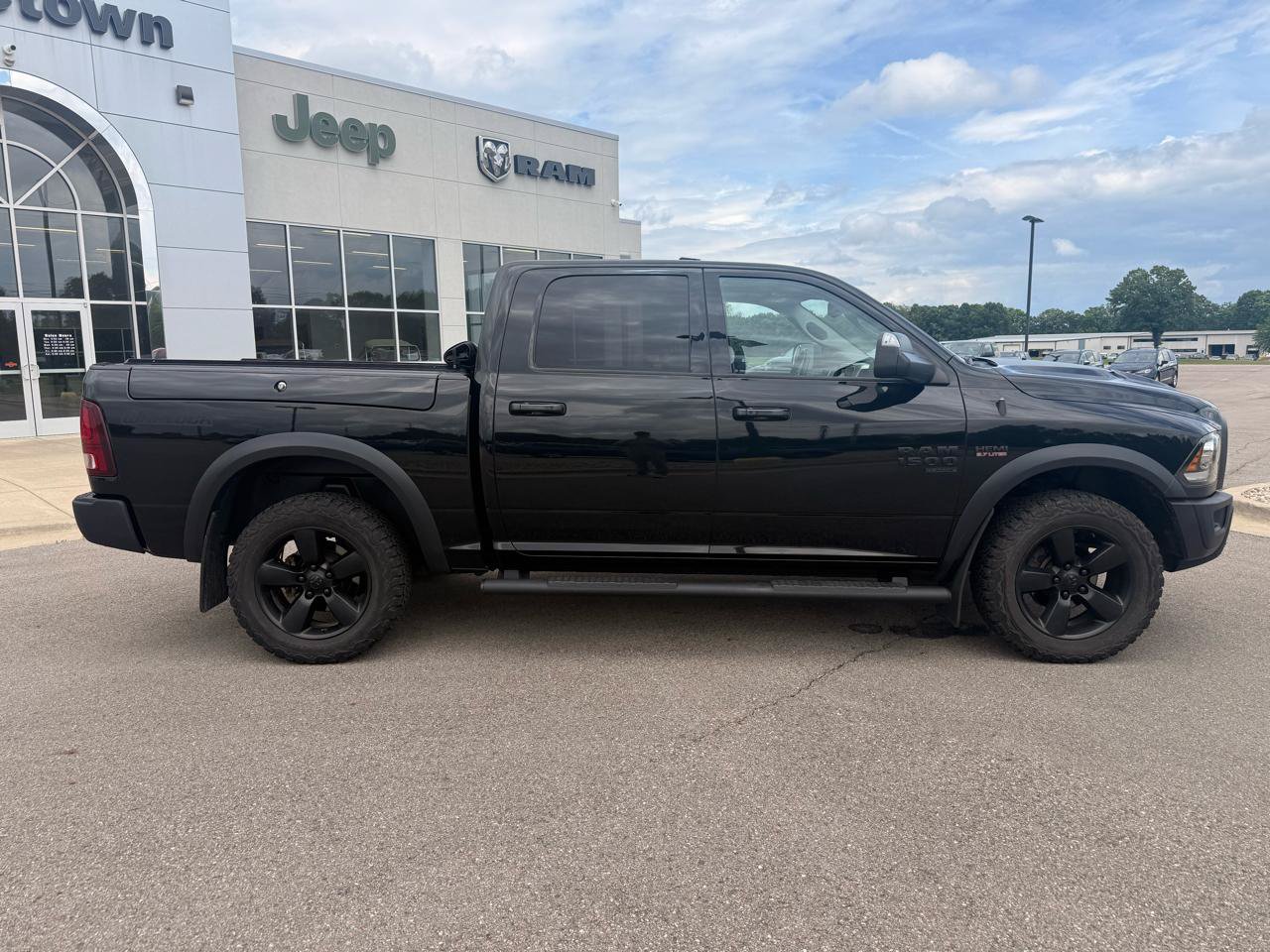 Used 2019 RAM 1500 Warlock AWD/4WD image 2