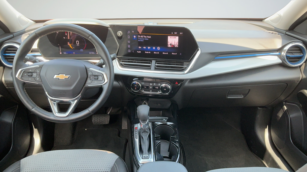 Used 2025 Chevrolet Trax LT w/ LT Convenience Package FWD image 7