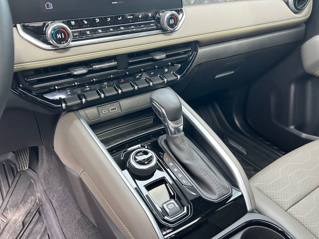 Used 2025 Chevrolet Colorado ZR2 w/ Technology Package image 35