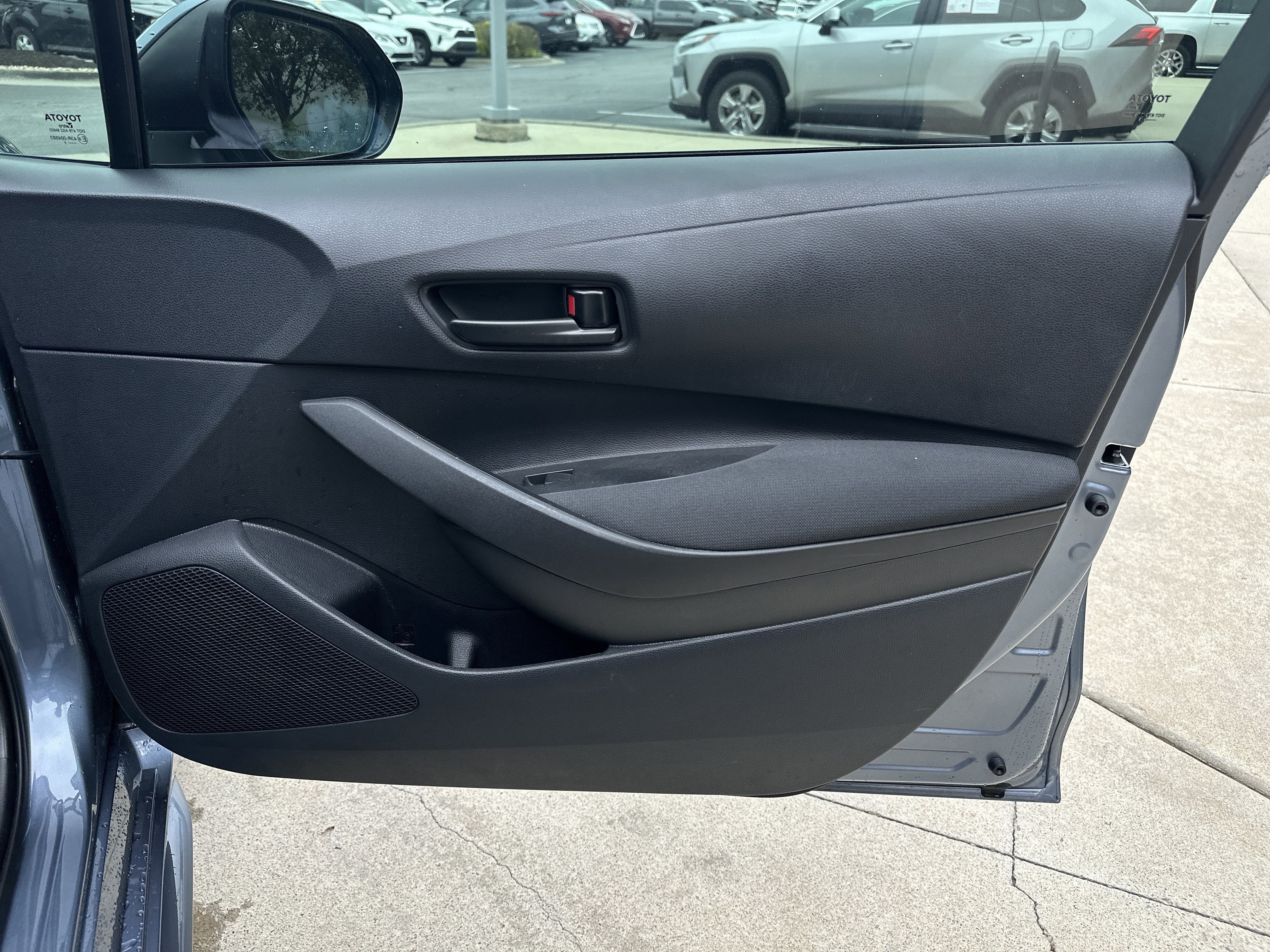 Used 2025 Toyota Corolla LE FWD image 27