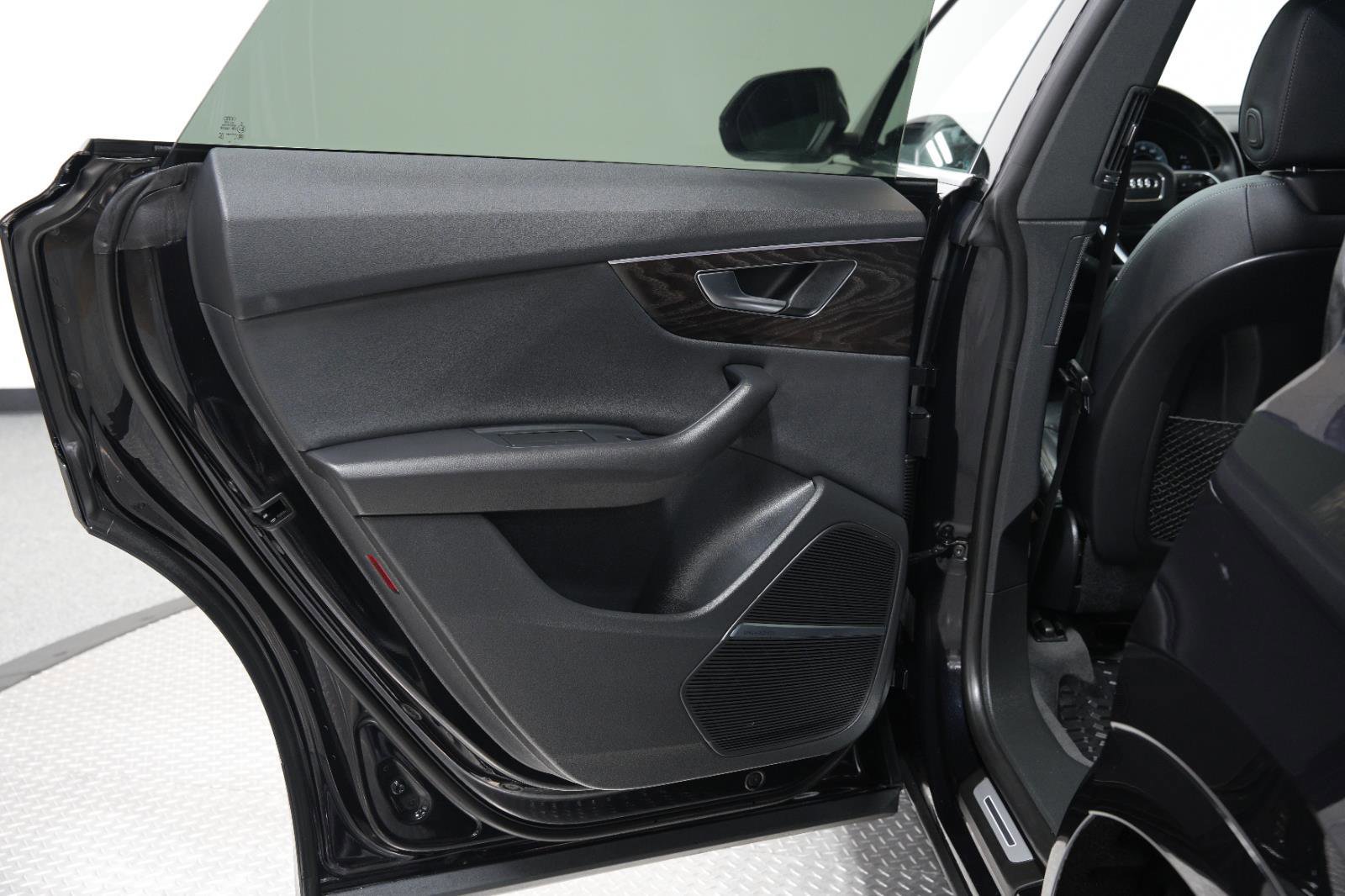 Used 2021 Audi Q8 Premium Plus w/ Premium Plus Package image 19