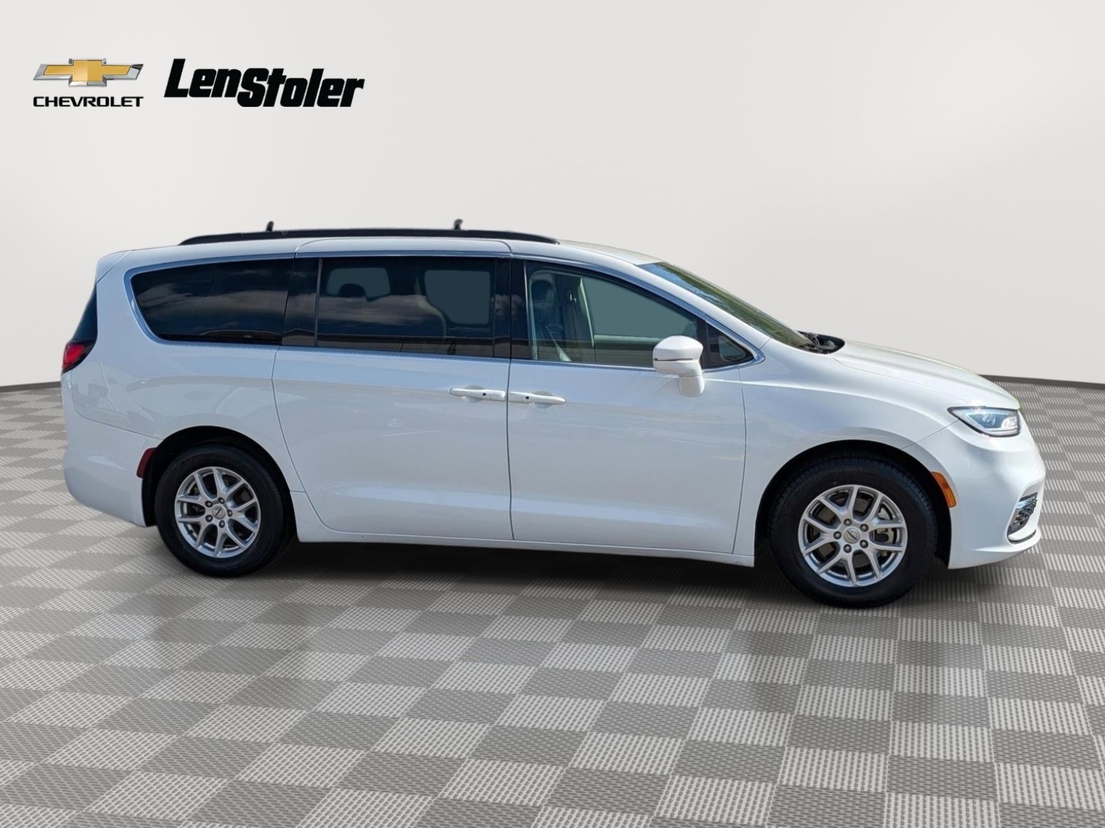 Used 2022 Chrysler Pacifica Touring-L FWD image 6
