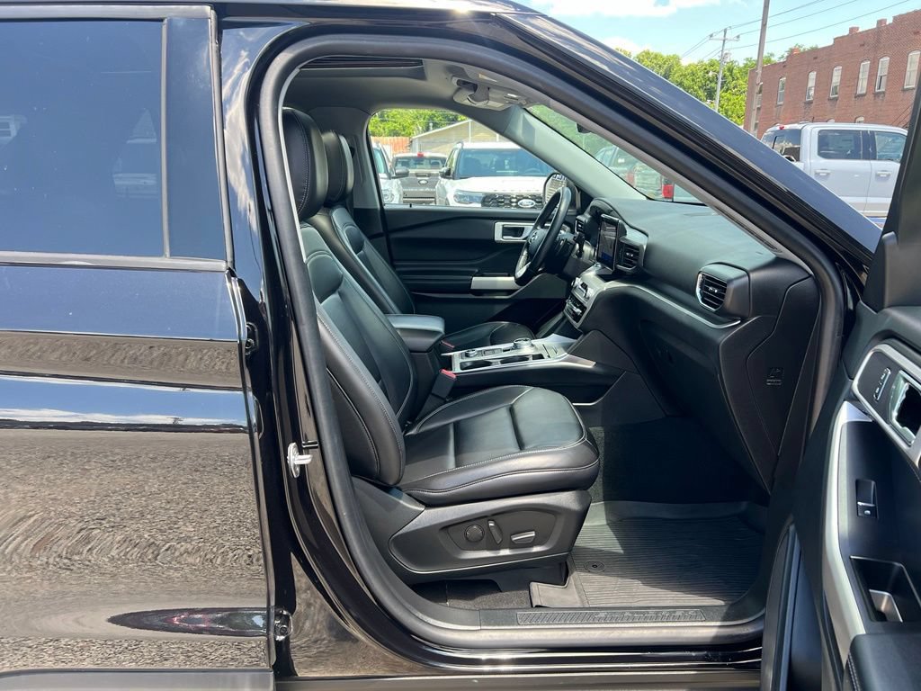 Used 2021 Ford Explorer XLT w/ Equipment Group 202A AWD/4WD image 23