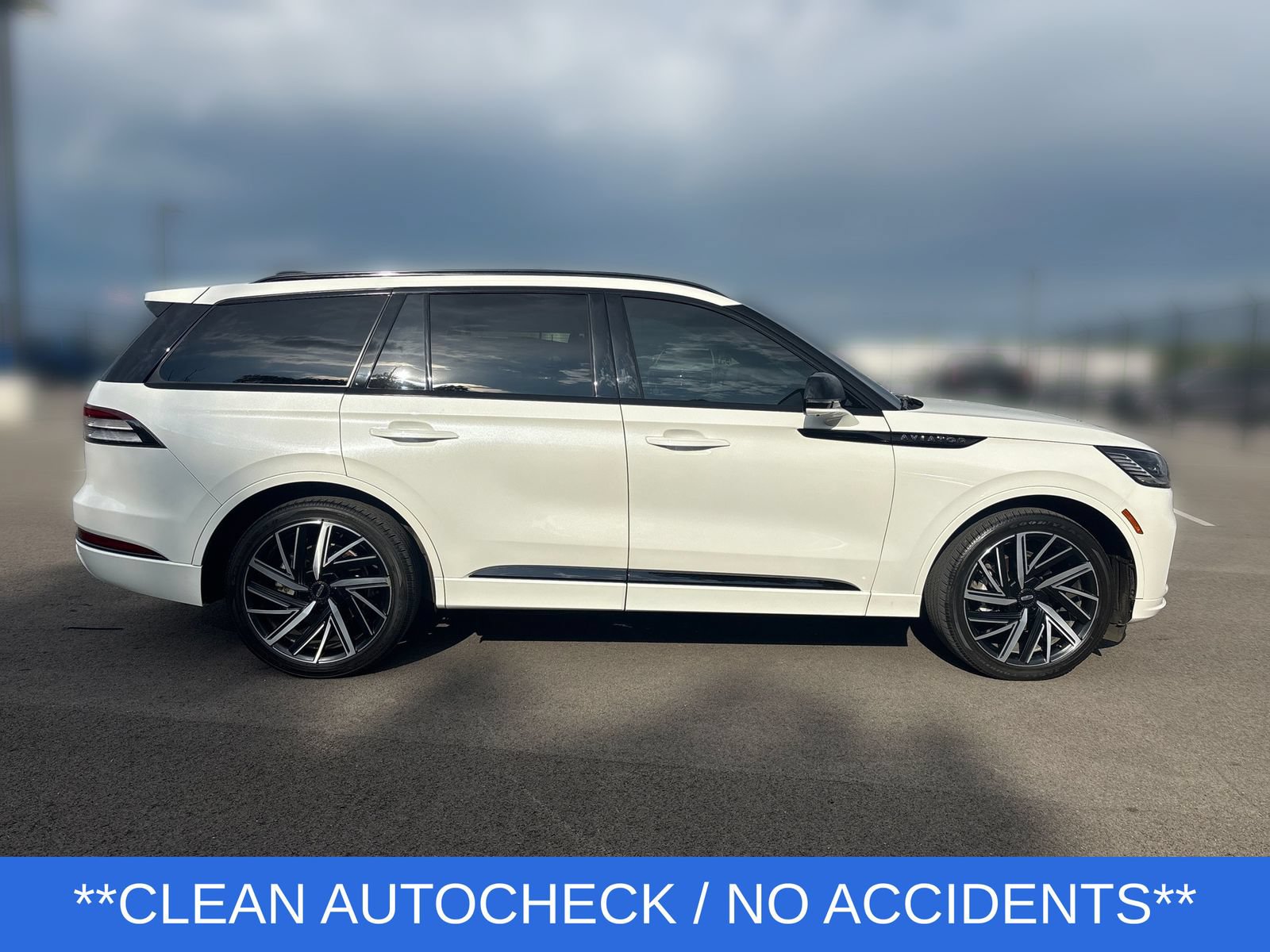 Certified 2025 Lincoln Aviator Black Label w/ Jet Appearance Package AWD/4WD image 7