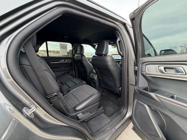 Used 2025 Ford Explorer ST-Line w/ ST-Line Street Pack image 28