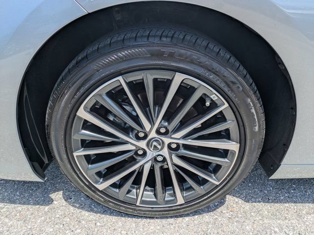 Used 2025 Lexus ES 300h w/ Premium Package FWD image 11